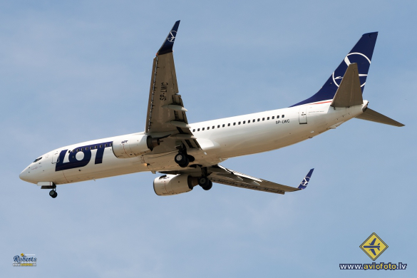 Boeing 737-89P