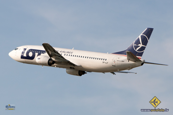 Boeing 737-45D