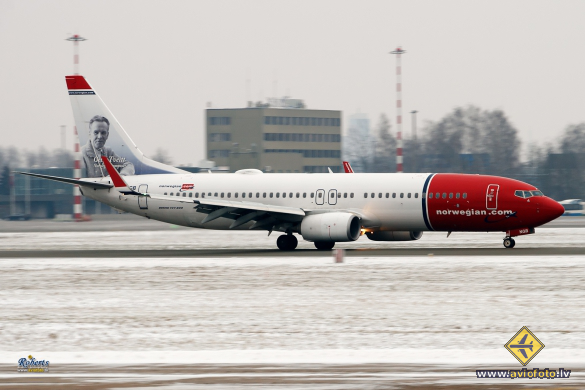 Boeing 737-8JP
