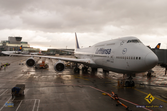 Boeing 747-830