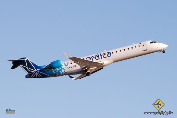Bombardier CRJ-701ER (CL-600-2C10)