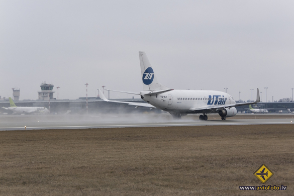 Boeing 737-524