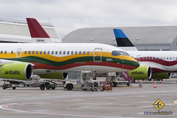 Airbus A220-300