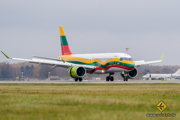 Airbus A220-300