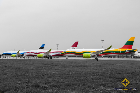 Airbus A220-300