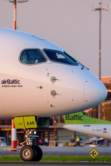Airbus A220-300