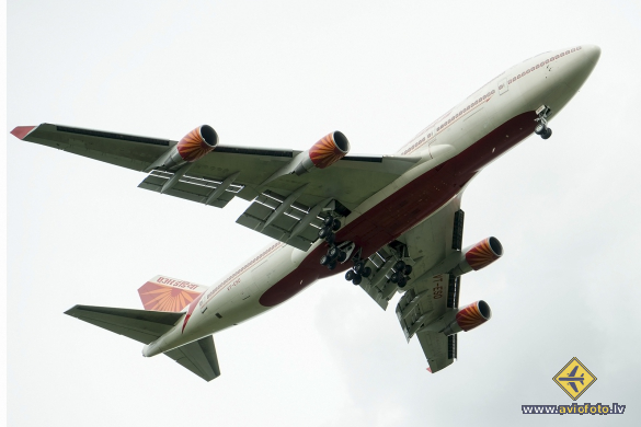 Boeing 747-437