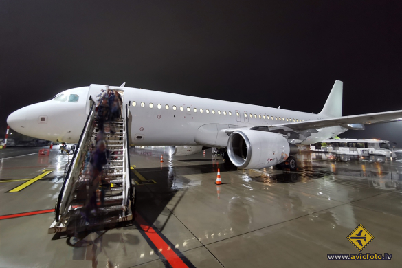 Airbus A320-214