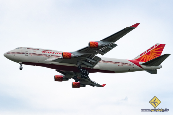 Boeing 747-437