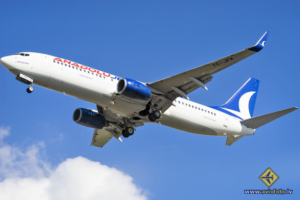 Boeing 737-8F2