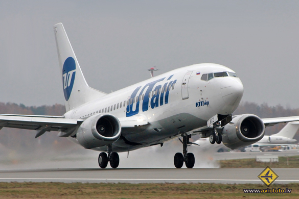 Boeing 737-524