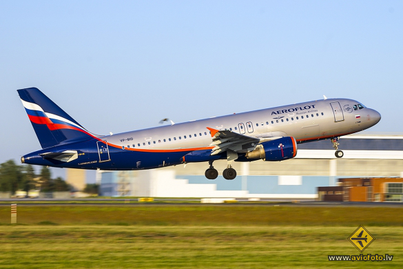 Airbus A320-214