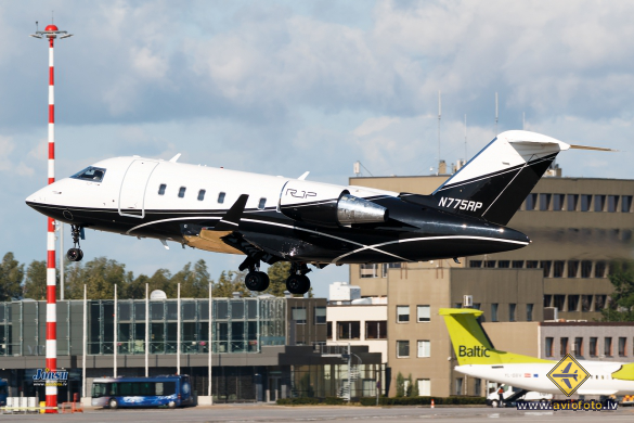 Bombardier Challenger 605 (CL-600-2B16)