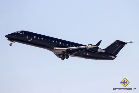 Bombardier CRJ-200LR (CL-600-2B19)