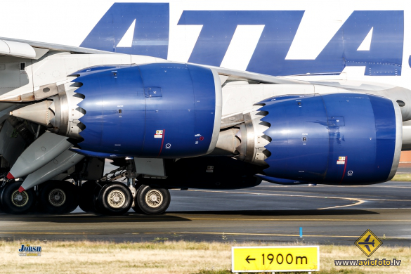 Boeing 747-87UF/SCD