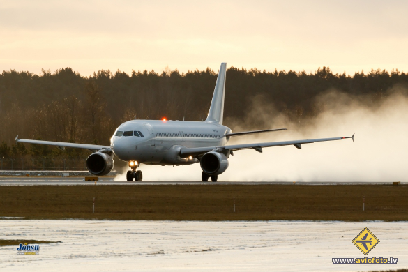 Airbus A320-214