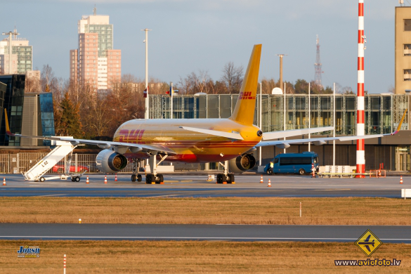 Boeing 757-256(PCF)