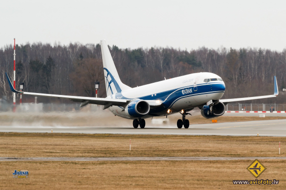 Boeing 737-86N(BCF)