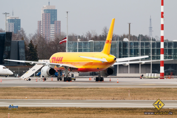 Boeing 757-236(SF)