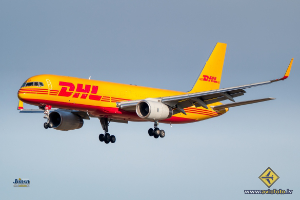 Boeing 757-223(PCF)