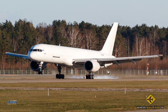 Boeing 757-222(PCF)