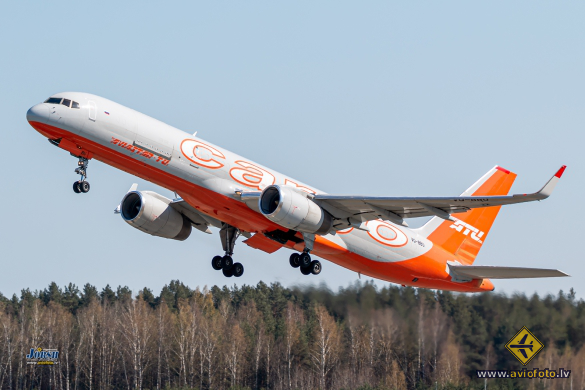 Boeing 757-223(PCF)