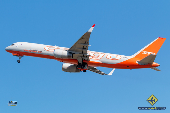 Boeing 757-223(PCF)