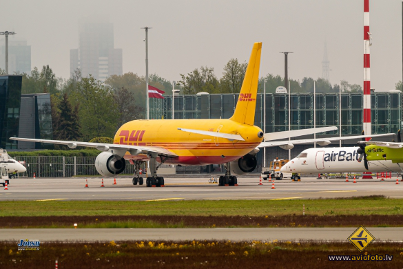 Boeing 757-236(SF)