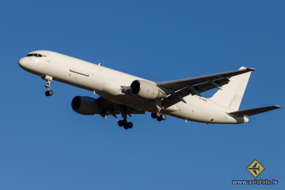 Boeing 757-222(PCF)