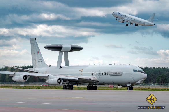 Boeing E-3A Sentry (707-300)