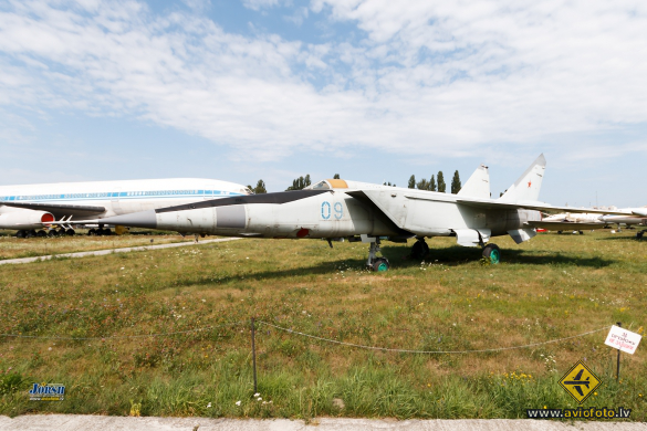 Mikoyan-Gurevich MiG-25RBT