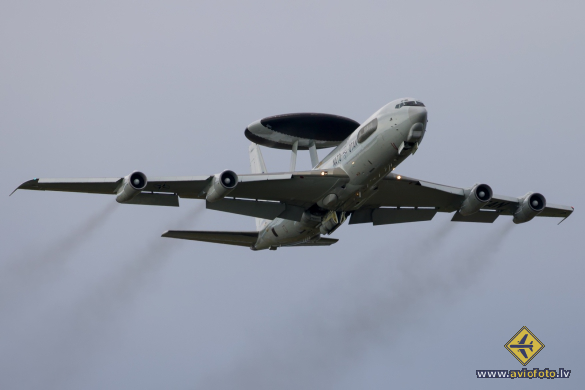 Boeing E-3A Sentry (707-300)