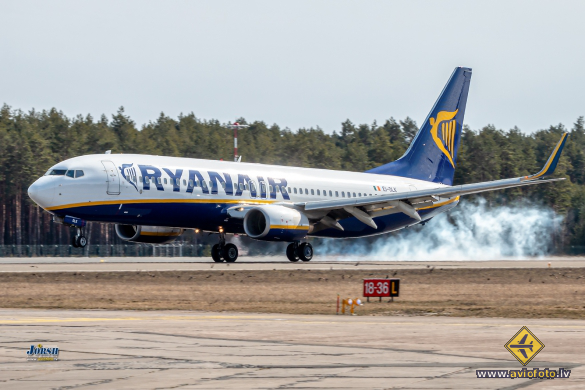 Boeing 737-8AS