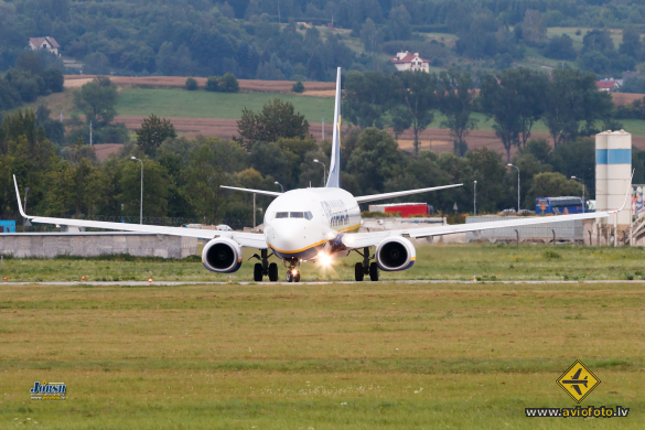 Boeing 737-8AS
