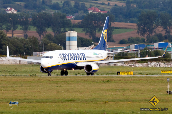 Boeing 737-8AS