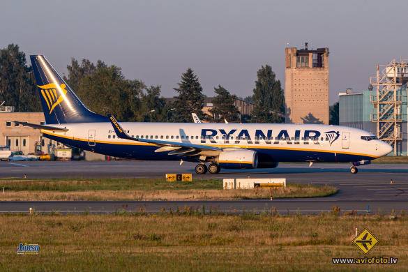 Boeing 737-8AS