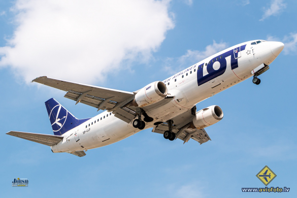 Boeing 737-45D