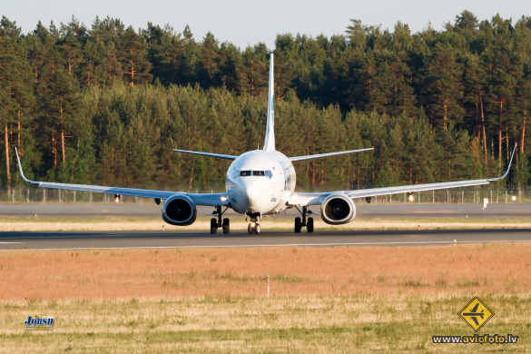 Boeing 737-524