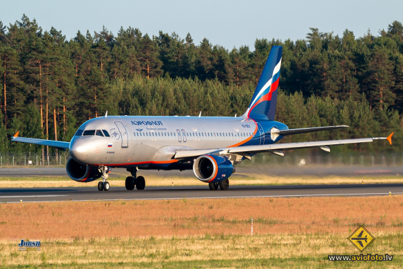 Airbus A320-214
