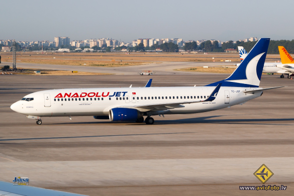 Boeing 737-8F2