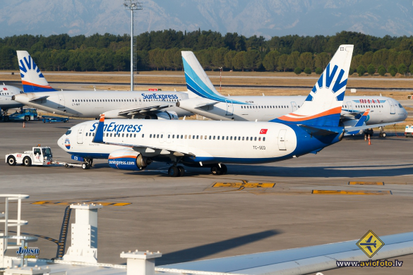 Boeing 737-8CX