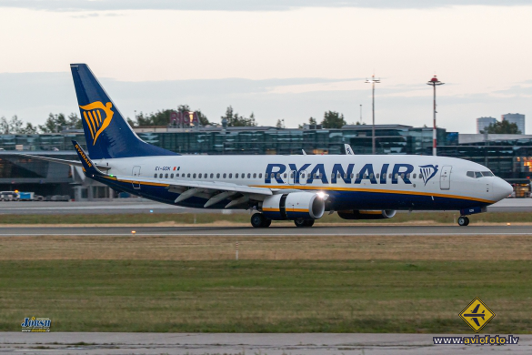 Boeing 737-8AS