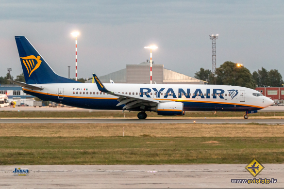 Boeing 737-8AS