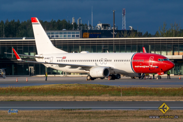 Boeing 737-8JP