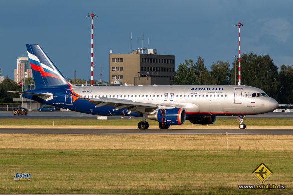 Airbus A320-214