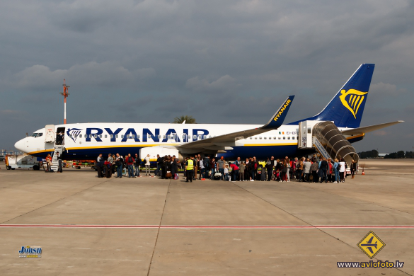 Boeing 737-8AS
