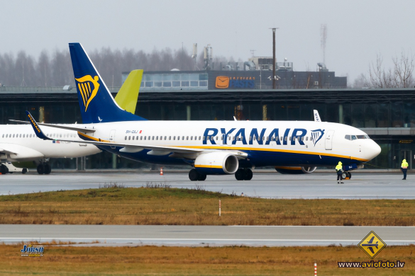Boeing 737-8AS