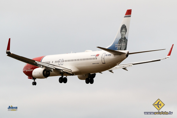 Boeing 737-8JP