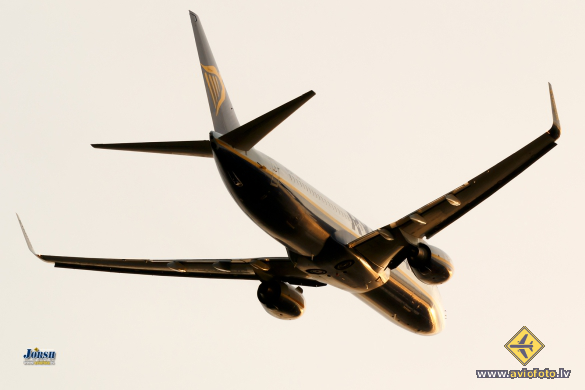 Boeing 737-8AS