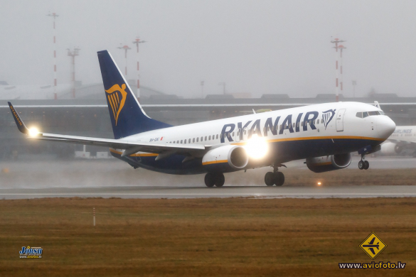 Boeing 737-8AS